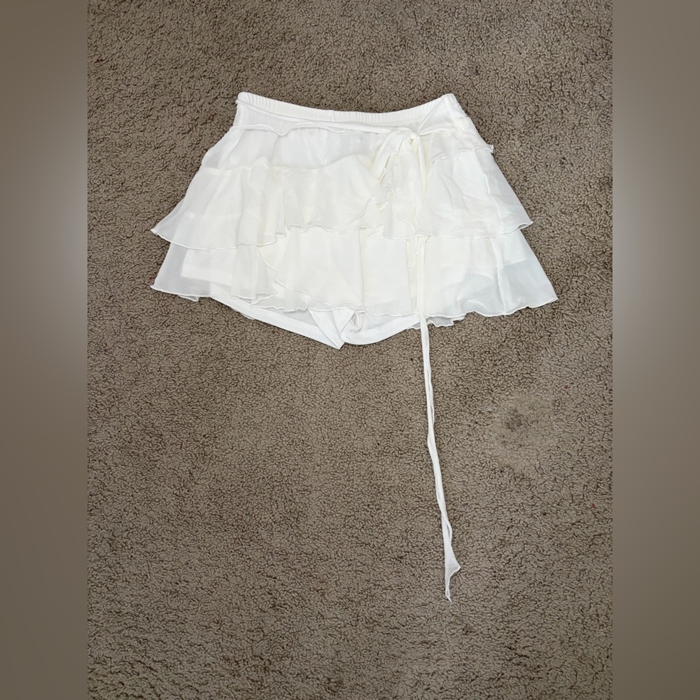 SHEIN White Tiered Ruffle Mini Skort
